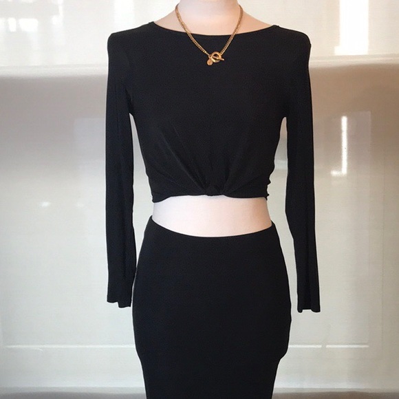 Long Sleeve Crop Top with Twist Front - Picture 4 of 4